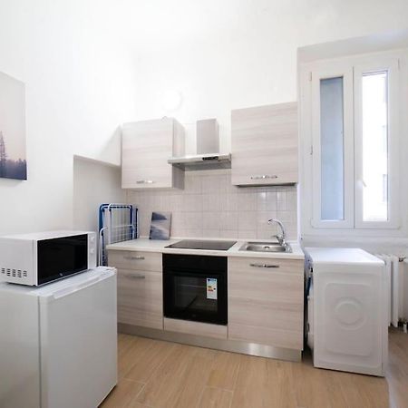 Apartment 4 Stops From The City Center Milán Exterior foto