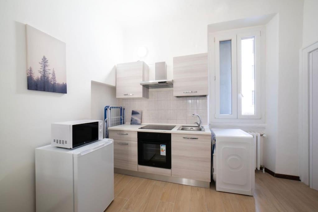 Apartment 4 Stops From The City Center Milán Exterior foto