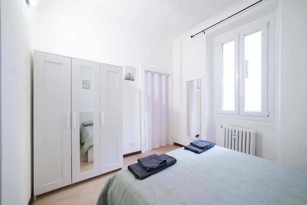 Apartment 4 Stops From The City Center Milán Exterior foto