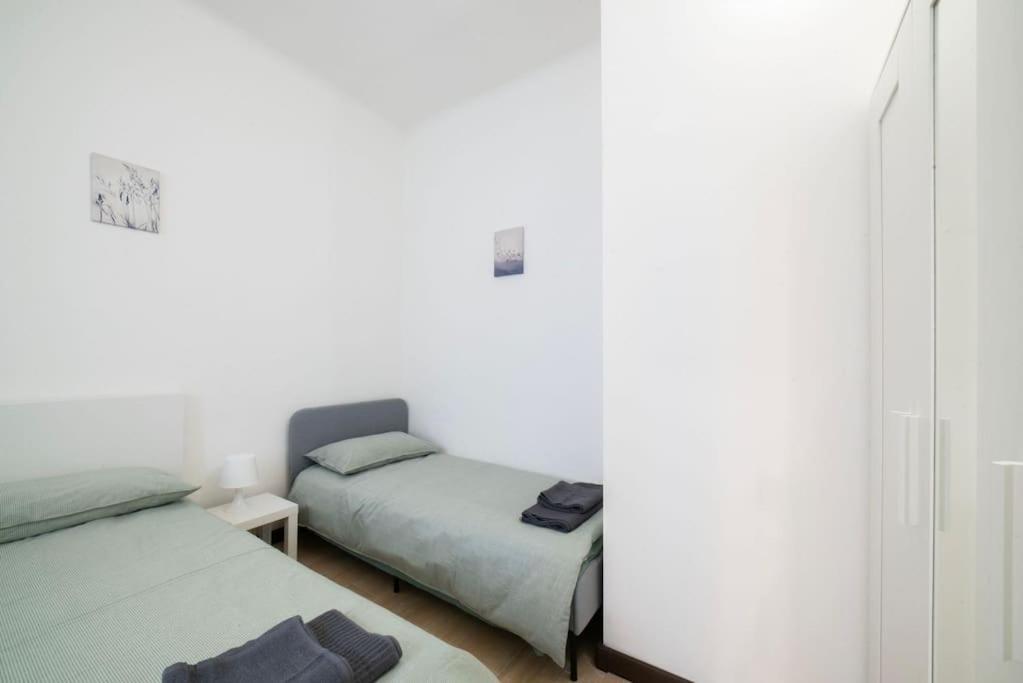 Apartment 4 Stops From The City Center Milán Exterior foto