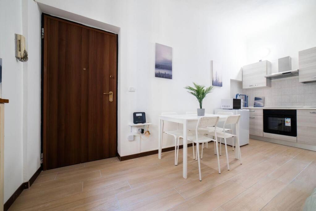 Apartment 4 Stops From The City Center Milán Exterior foto